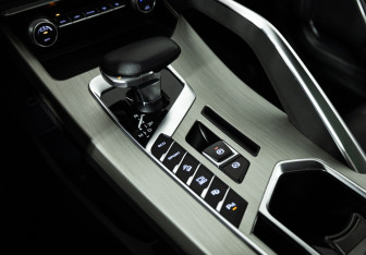 Подержанный автомобиль Geely Coolray 2023 года (16 фото)