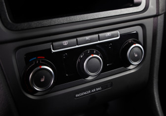 Подержанный автомобиль Volkswagen Golf Hatchback 2011 года (12 фото)