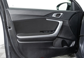 Подержанный автомобиль Kia Ceed Wagon 2021 года (26 фото)