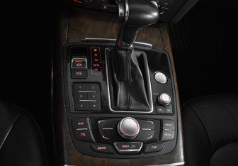 Подержанный автомобиль Audi A6 allroad 2013 года (17 фото)