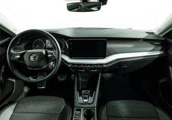 Подержанный автомобиль Skoda Octavia Liftback 2022 года (13 фото)