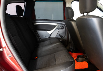 Подержанный автомобиль Renault Duster 2014 года (13 фото)