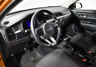 Подержанный автомобиль Kia Rio Sedan 2017 года (9 фото)