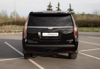 Подержанный автомобиль Cadillac Escalade Suv 2017 года (11 фото)