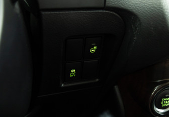 Подержанный автомобиль Toyota Land Cruiser Prado 2015 года (20 фото)