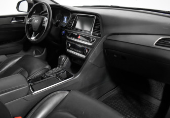 Подержанный автомобиль Hyundai Sonata 2019 года (14 фото)