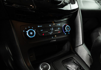 Подержанный автомобиль Ford Focus Hatchback 2018 года (17 фото)