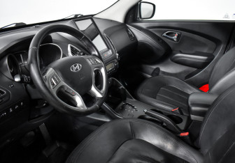 Подержанный автомобиль Hyundai ix35 2011 года (9 фото)
