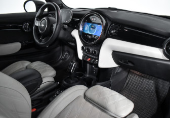 Подержанный автомобиль MINI Hatch 2022 года (21 фото)