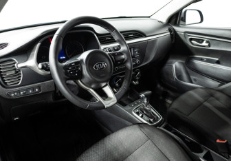 Подержанный автомобиль Kia Rio Hatchback 2021 года (11 фото)