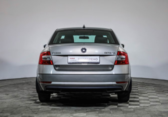 Подержанный автомобиль Skoda Octavia Liftback 2018 года (6 фото)