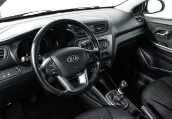 Подержанный автомобиль Kia Rio Sedan 2013 года (11 фото)