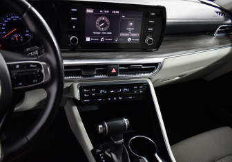 Подержанный автомобиль Kia K5 2021 года (15 фото)