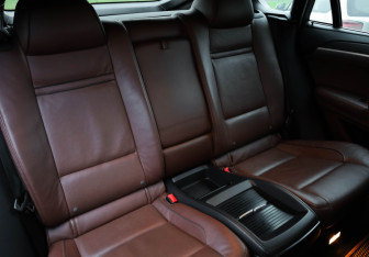 Подержанный автомобиль BMW X6 2013 года (31 фото)