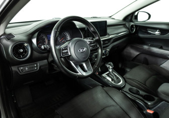 Подержанный автомобиль Kia Cerato Sedan 2019 года (11 фото)