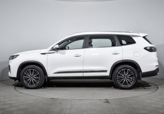 Подержанный автомобиль Chery Tiggo 8 Pro Max 2022 года (8 фото)