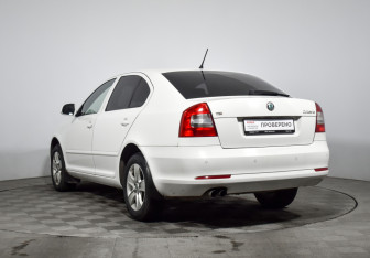 Подержанный автомобиль Skoda Octavia Liftback 2012 года (7 фото)