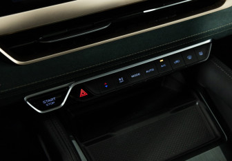 Подержанный автомобиль Geely Monjaro 2023 года (22 фото)