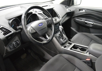 Подержанный автомобиль Ford Kuga 2019 года (10 фото)
