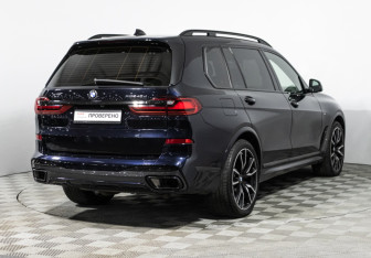 Подержанный автомобиль BMW X7 2021 года (5 фото)