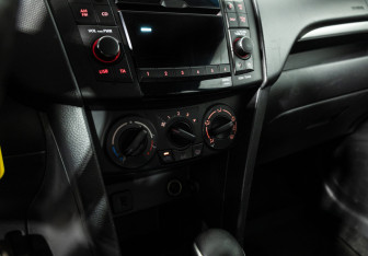 Подержанный автомобиль Suzuki Swift Hatchback 2011 года (15 фото)