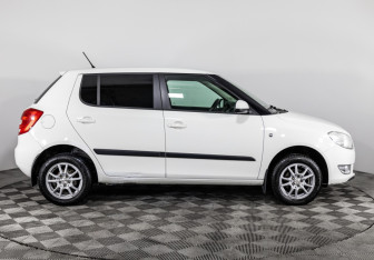 Подержанный автомобиль Skoda Fabia Hatchback 2013 года (4 фото)