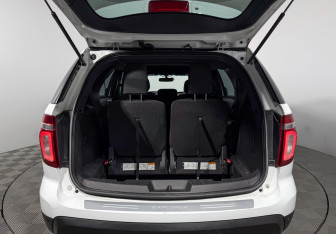 Подержанный автомобиль Ford Explorer 2014 года (20 фото)