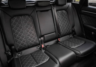 Подержанный автомобиль Audi Q3 2024 года (32 фото)