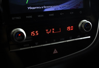 Подержанный автомобиль Mitsubishi Outlander 2022 года (16 фото)