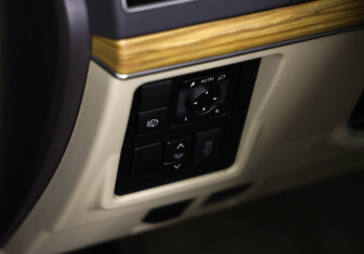 Подержанный автомобиль Toyota Land Cruiser Prado 2018 года (25 фото)