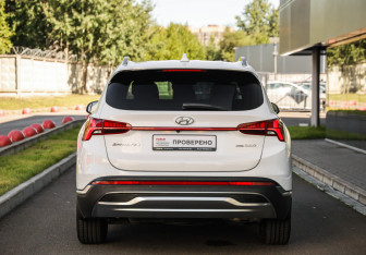 Подержанный автомобиль Hyundai Santa Fe 2021 года (7 фото)