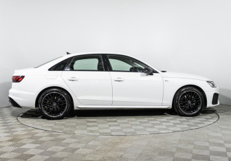 Подержанный автомобиль Audi A4 Sedan 2020 года (4 фото)