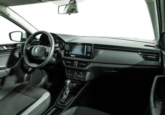Подержанный автомобиль Skoda Rapid Liftback 2021 года (9 фото)