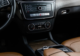 Подержанный автомобиль Mercedes-Benz GLE 2015 года (15 фото)