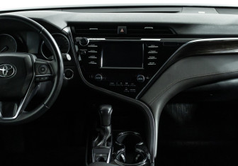 Подержанный автомобиль Toyota Camry Sedan 2020 года (14 фото)