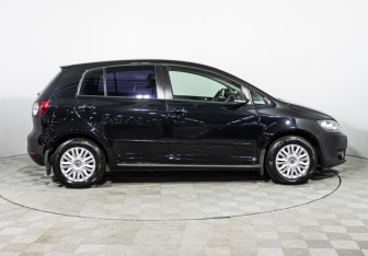 Подержанный автомобиль Volkswagen Golf Plus 2012 года (4 фото)