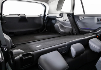 Подержанный автомобиль Toyota RAV4 2026 года (34 фото)