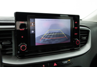 Подержанный автомобиль Kia Ceed Hatchback 2022 года (17 фото)