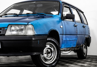 Подержанный автомобиль ИЖ 21261 «Фабула» 2005 года (2 фото)
