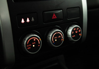 Подержанный автомобиль Nissan X-Trail 2008 года (17 фото)