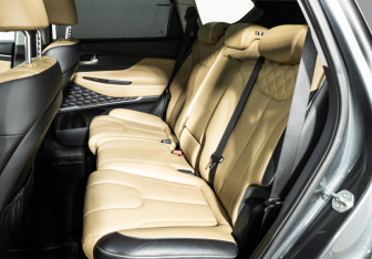 Подержанный автомобиль Hyundai Santa Fe 2021 года (10 фото)