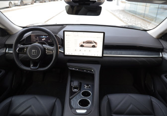 Подержанный автомобиль Zeekr 001 2023 года (11 фото)