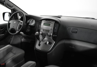 Подержанный автомобиль Hyundai Grand Starex 2014 года (10 фото)