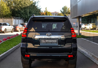 Подержанный автомобиль Toyota Land Cruiser Prado 2018 года (6 фото)