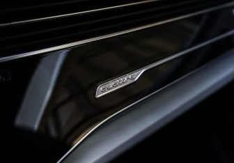 Подержанный автомобиль Audi Q8 2019 года (22 фото)