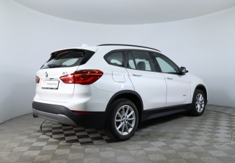 Подержанный автомобиль BMW X1 2017 года (5 фото)