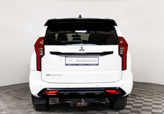 Подержанный автомобиль Mitsubishi Montero Sport 2022 года (7 фото)