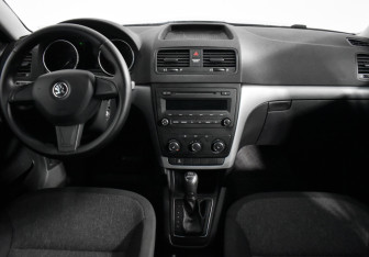 Подержанный автомобиль Skoda Yeti 2014 года (13 фото)