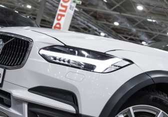 Подержанный автомобиль Volvo V90 Cross Country 2018 года (2 фото)