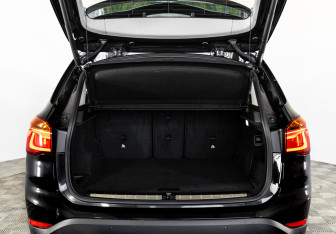 Подержанный автомобиль BMW X1 2017 года (33 фото)